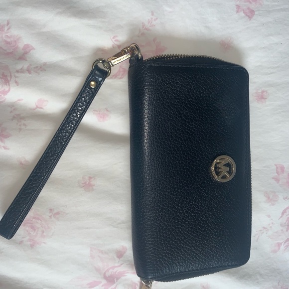 Michael Kors Wallet - Picture 1 of 5